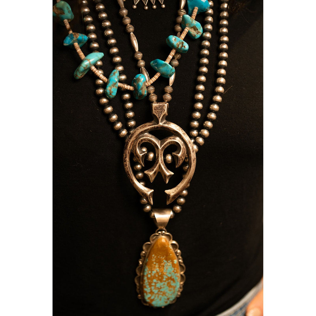 Dead Pawn Vintage Navajo Pearl Naja Necklace Native American Made